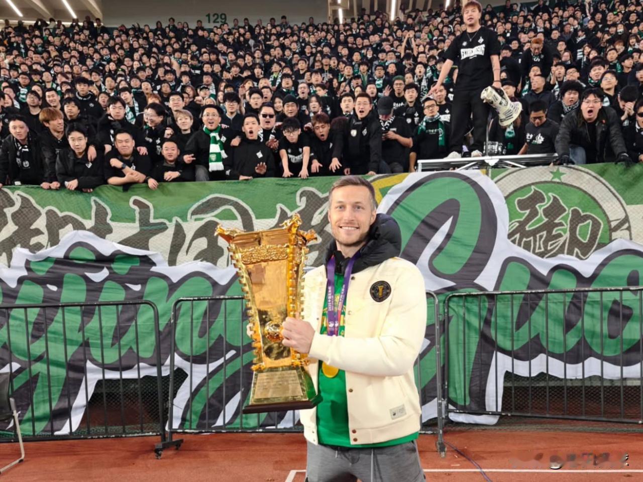 斯帕伊奇与国安解约---假消息…今天中午北京国安一线队收假集结，体育总经理马永明