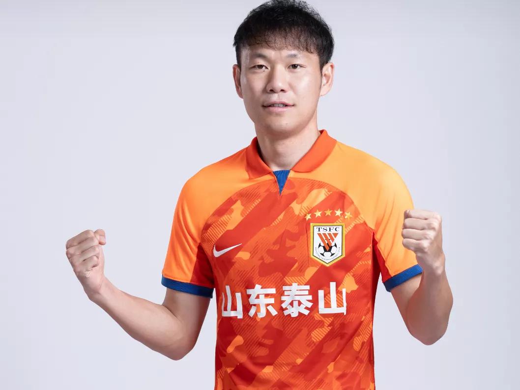 不可思议！山东泰山4:1沧州雄狮，赛后复盘，此役功臣，一一点明！
1、李源一--