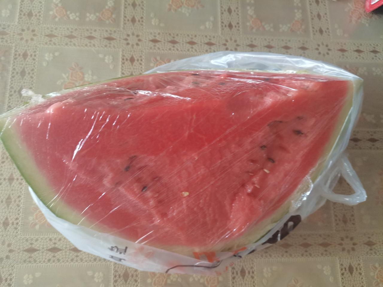 这块西瓜，就是我这感冒之人的下午到晚餐了。

怎么都不舒服，起床，决定去理发，修