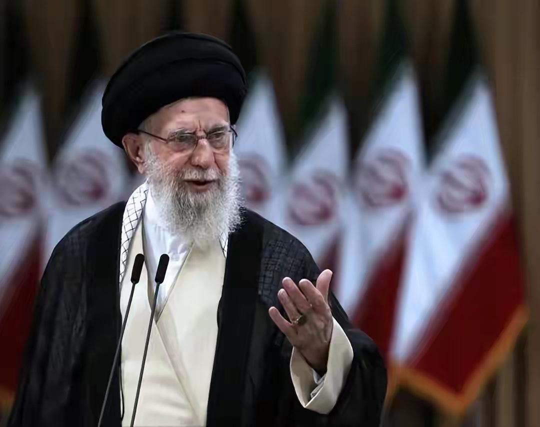 老哈梅内伊的账号突然复活，他到底身亡没有？伊朗用意何在？

老哈梅内伊的社交账号