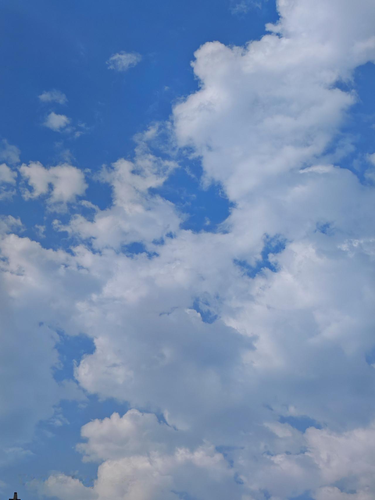 今天去通州区天空之城打卡，晴转多云的天气太妙啦！想起之前北京天空也玩出了新花样，
