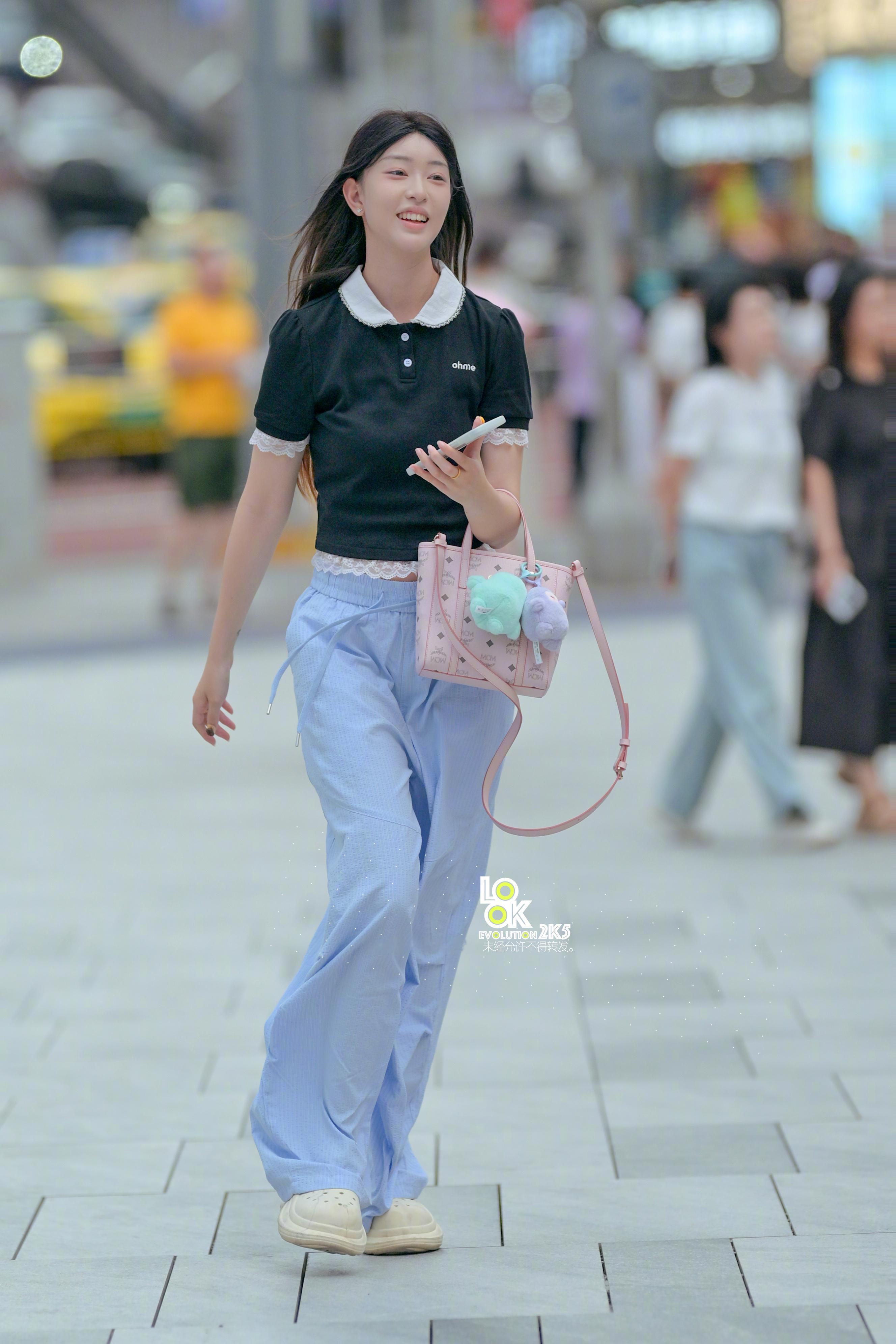 小姐姐笑得好开心 ​​​