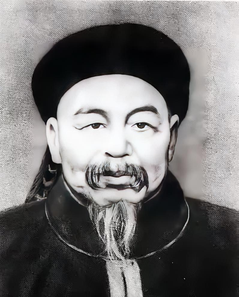 1859年，咸丰皇帝下旨将左宗棠斩首示众，湖北巡抚胡林翼对左宗棠说：“皇命难违，