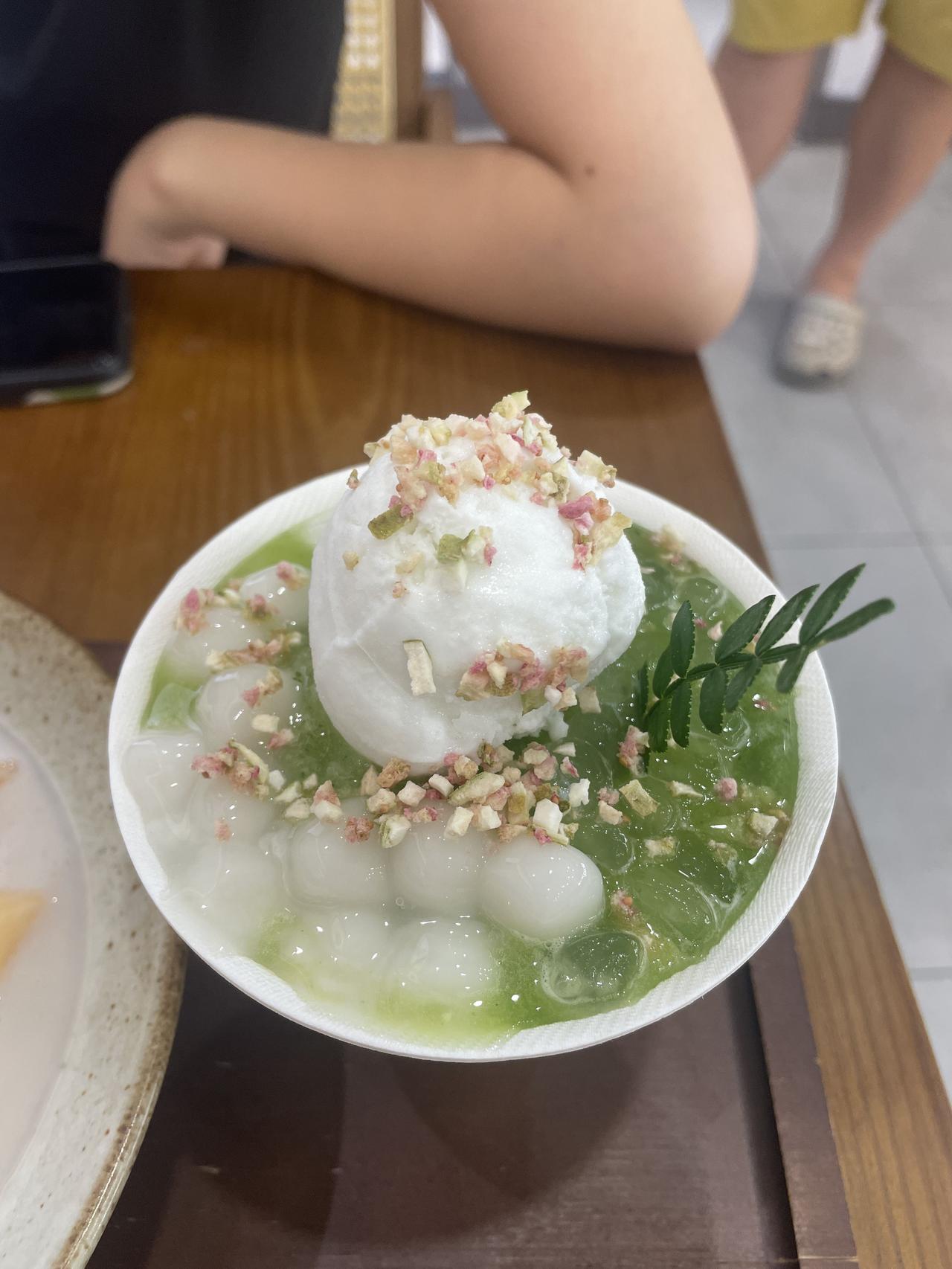 上联：秋霜催黄叶，诚邀下联夏露润粉荷