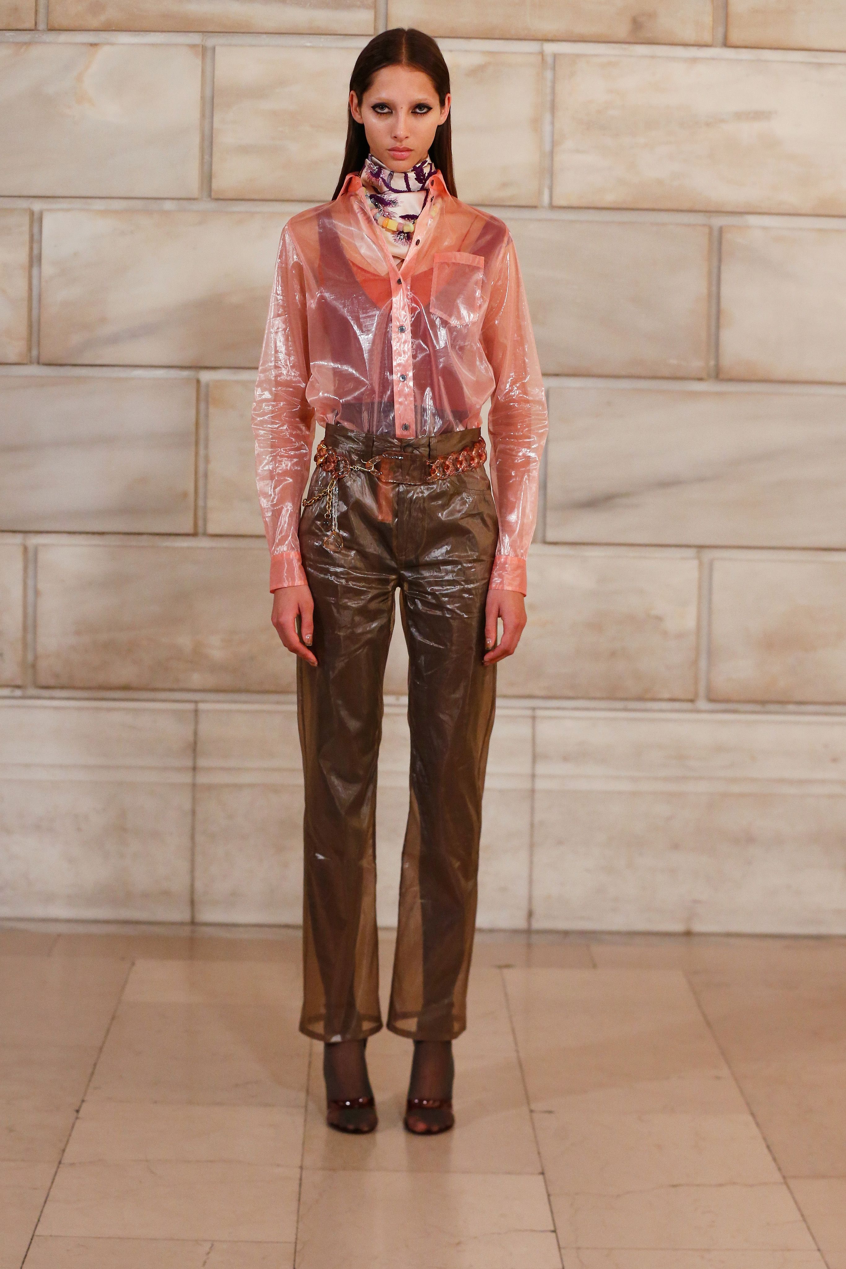 Marc Jacobs 2027春夏系列在纽约公共图书馆发布，整场秀仅耗时4分钟