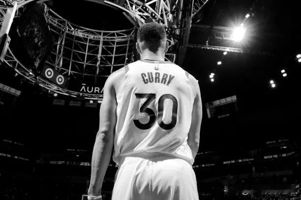 斯蒂芬职业生涯中使用率最高的 3 个赛季：

2020-21：使用率 34.8%