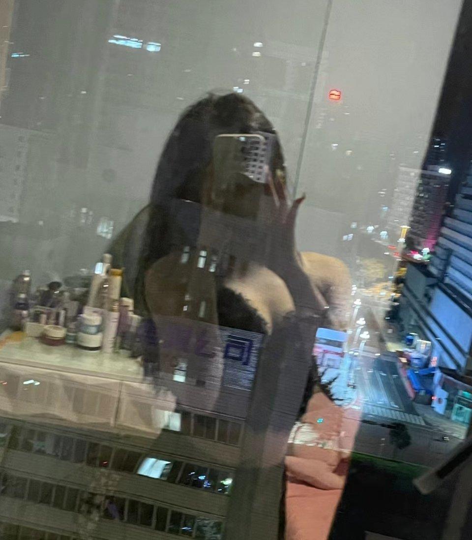 夜深人静，都出来说说悄悄话吧[好喜欢][好喜欢] ​​​