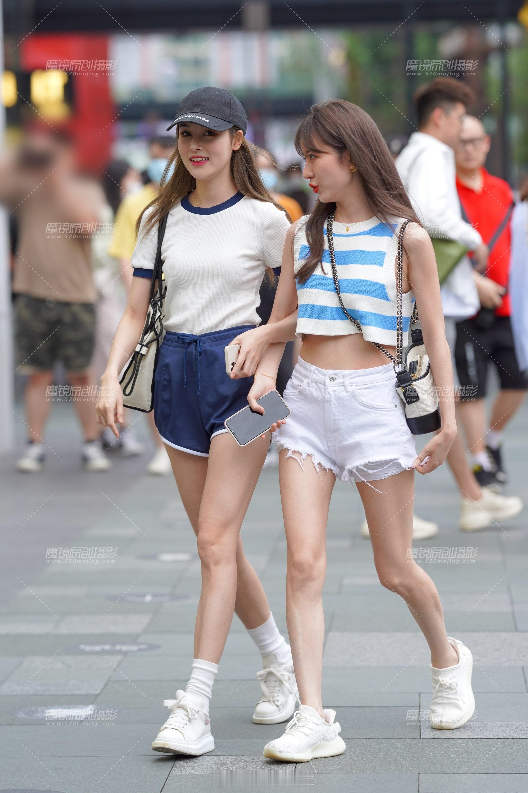 女装店主回应夏装为什么越来越露夏天嘛，布料越少越凉快呗！ ​​​