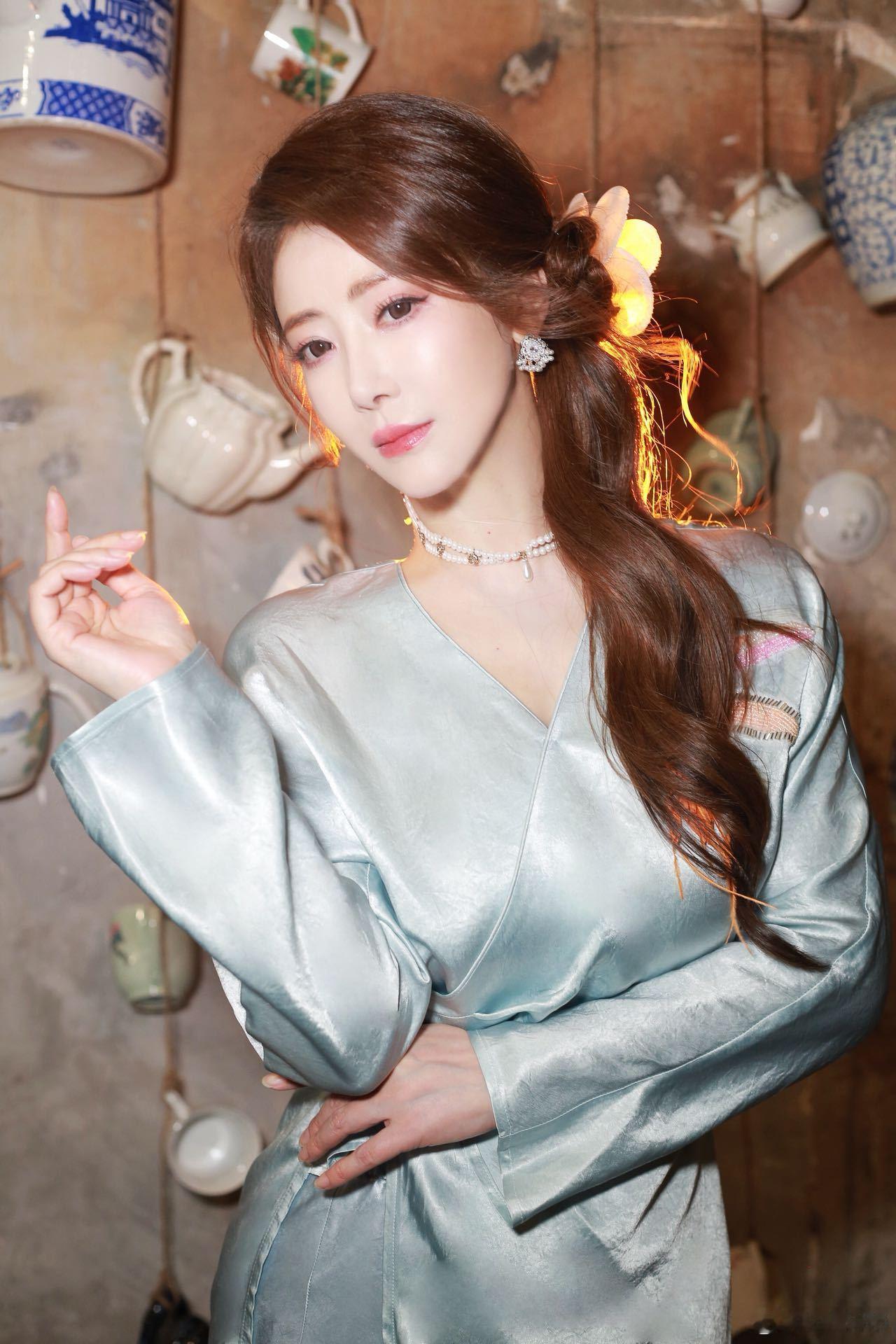 央视频独家对话陈紫函从小在重庆长大的陈紫函，把山城的侠义气质融入自己的作品，在专