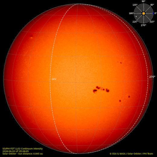 太阳背面有个安静的大家伙。欧空局的Solar Orbiter卫星从太阳远端，也就