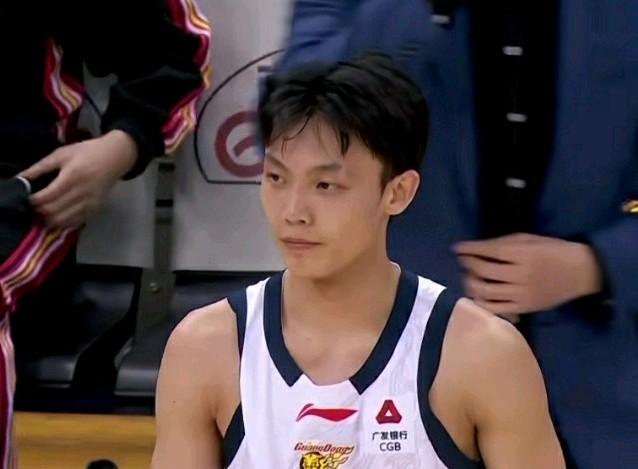 数据不会说谎：广东东阳光打爆天津豪取8连胜，徐杰划水状态，胡明轩垃圾时间找状态，