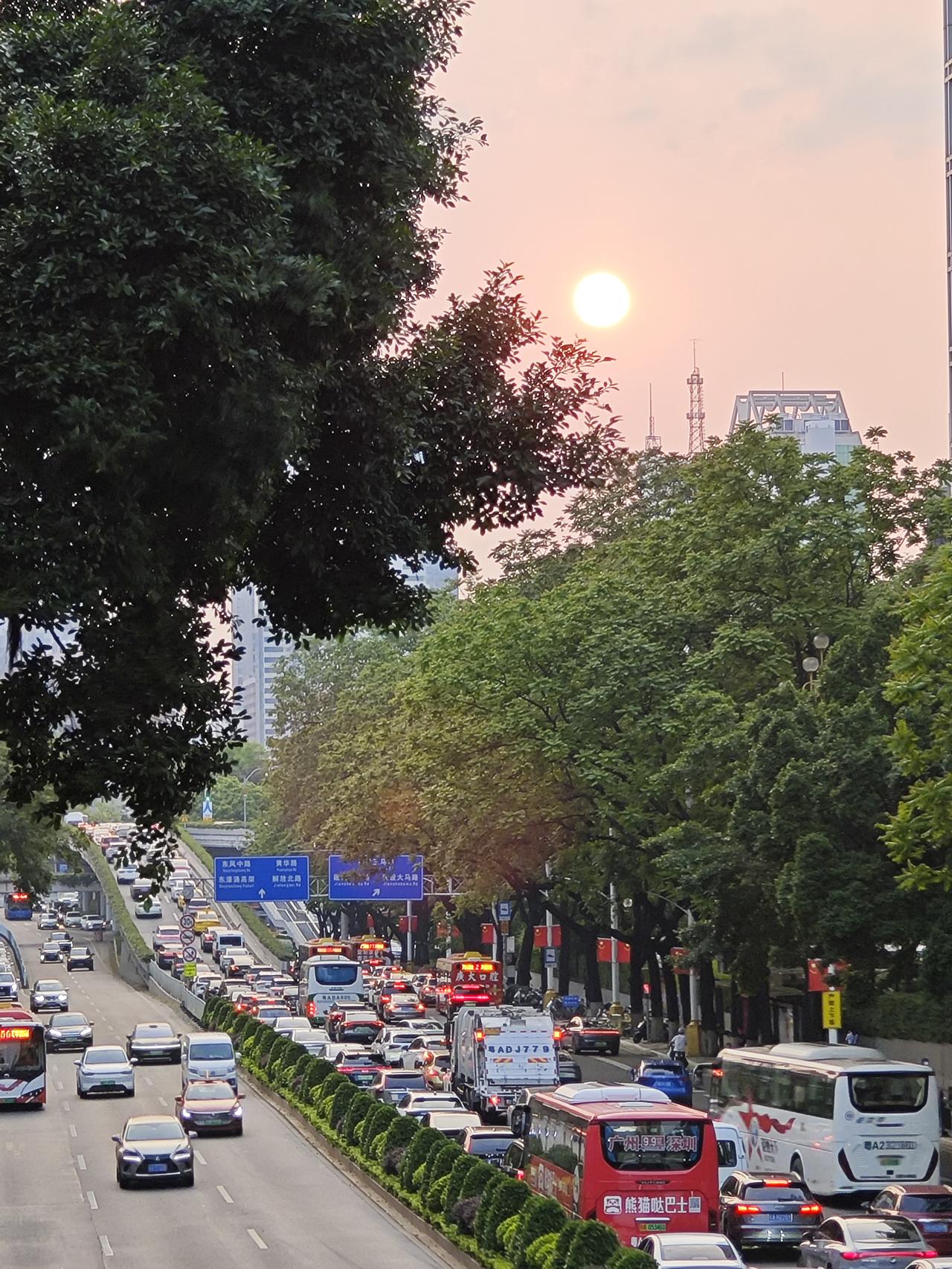 温馨提醒：明天起，广州市解放桥封闭交通进行维修，预计到今年10月份，期间请绕行海