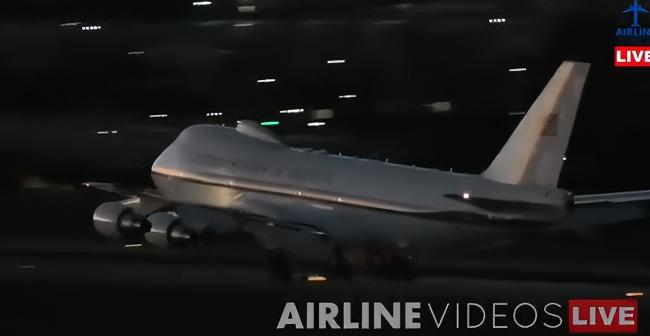 美军那款传说中“核战都炸不坏”的“末日飞机”，居然突然降在了洛杉矶的民用机场，这