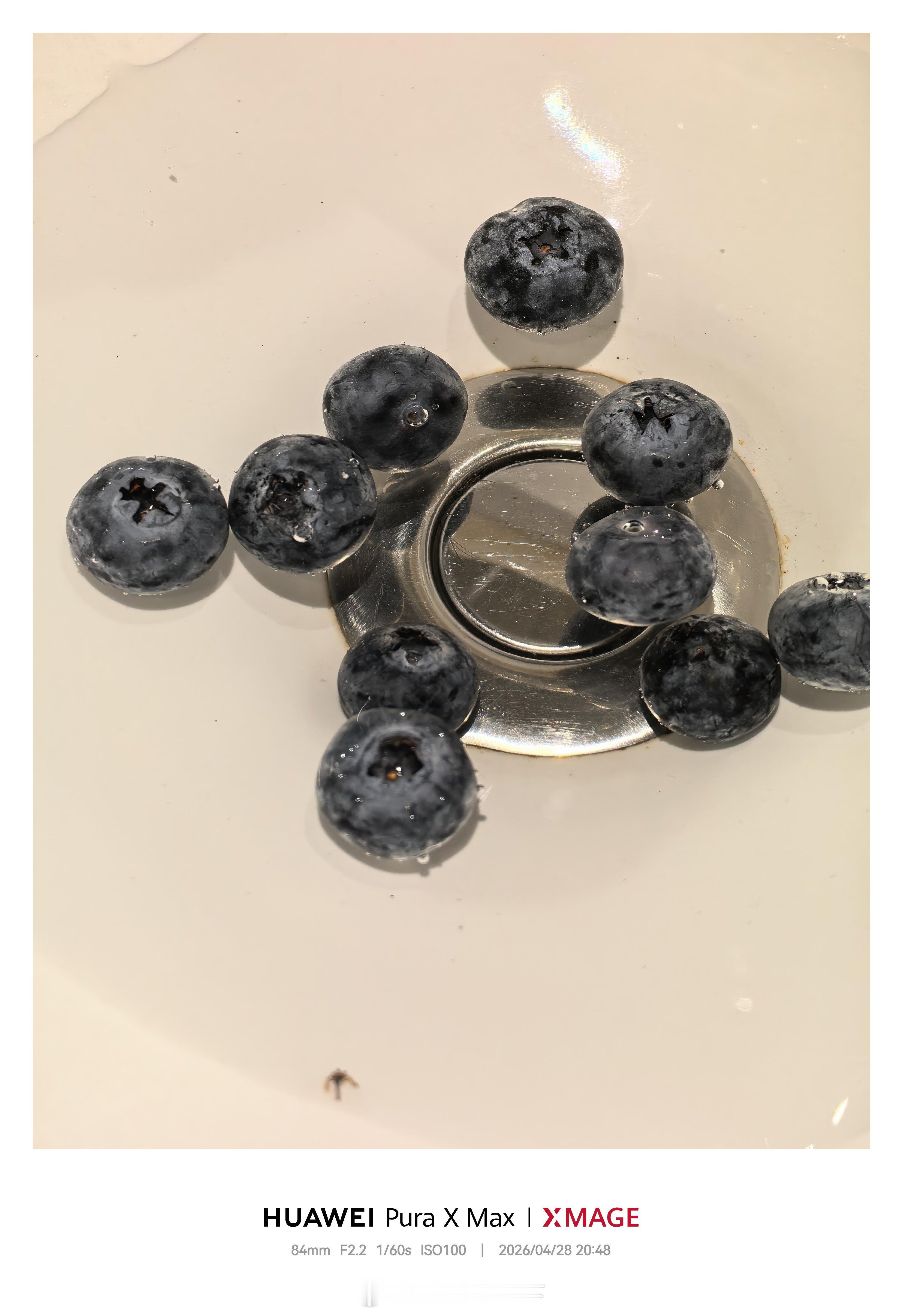 晚安朋友们，强推沃尔玛的大蓝莓🫐颗粒饱满，酸甜可口，我已经买了好多盒了，好吃?