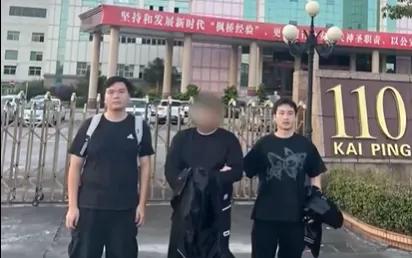 女子恋上“高富帅”被要求先缴保证金1万元：近日，武汉一女子遭遇网恋诈骗。涉事男子