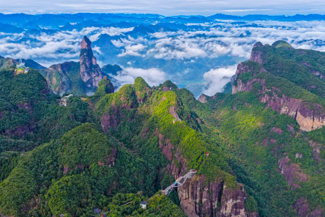 【五一假期出游热持续】又有多景区公告限流停票 五一假期出游热度不减！5月2日早上