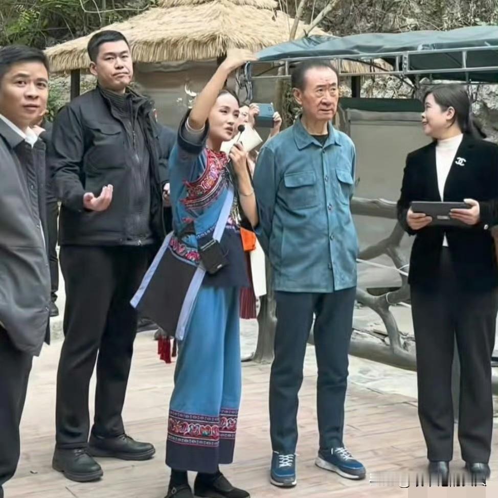 老王都71岁了，还去贵州去考察。
但凡，小王能传承老王的精神的一半也行啊！有人说