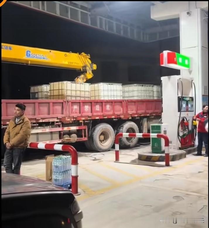 3月23日24时，油价即将迎来上调。现在去加油站加油，都这么加了吗？怎么感觉像极