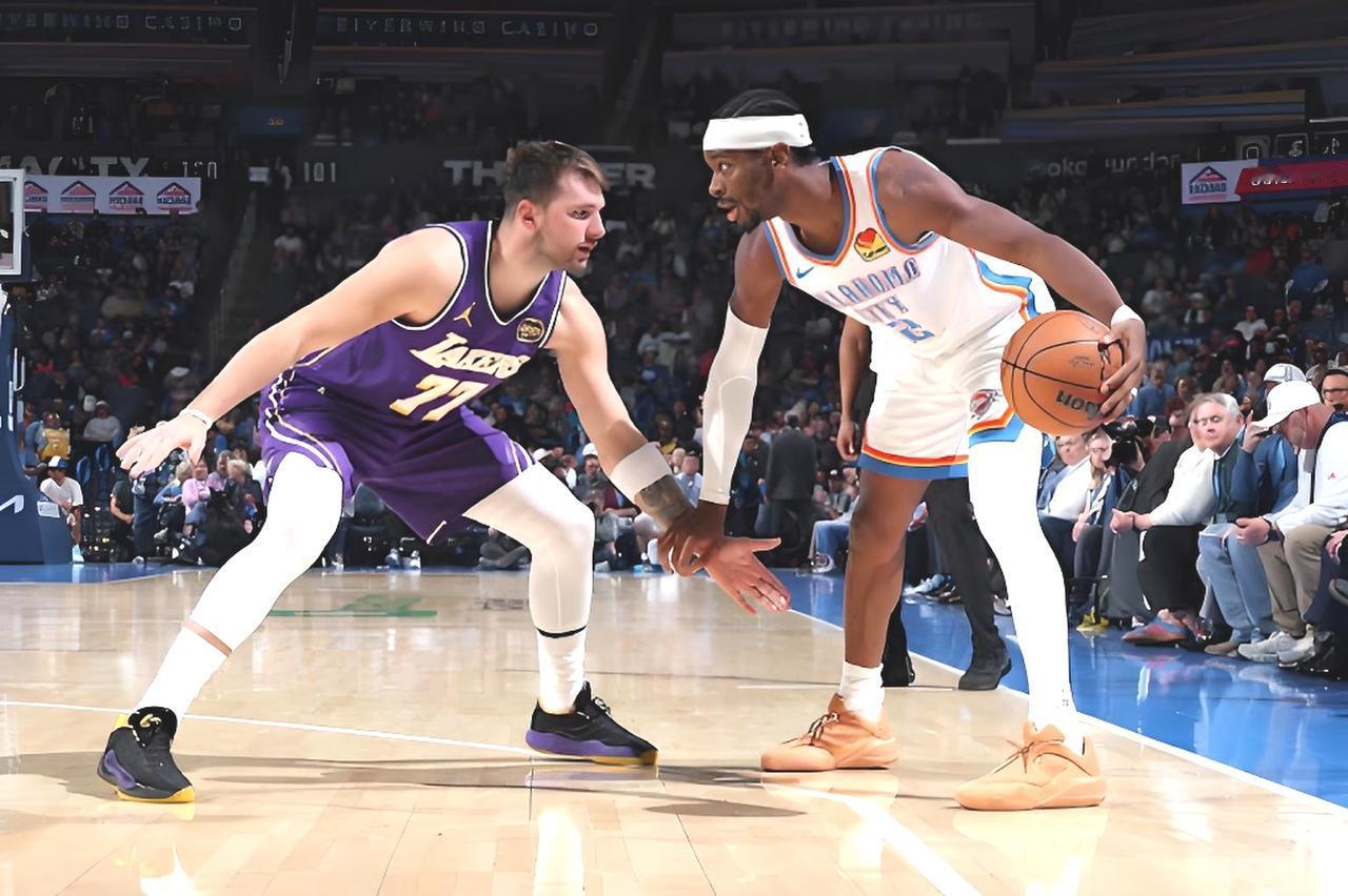 明白人，蒂格称：同东契奇相比，亚历山大的比赛风格更受球迷的喜欢。

东契奇、亚历