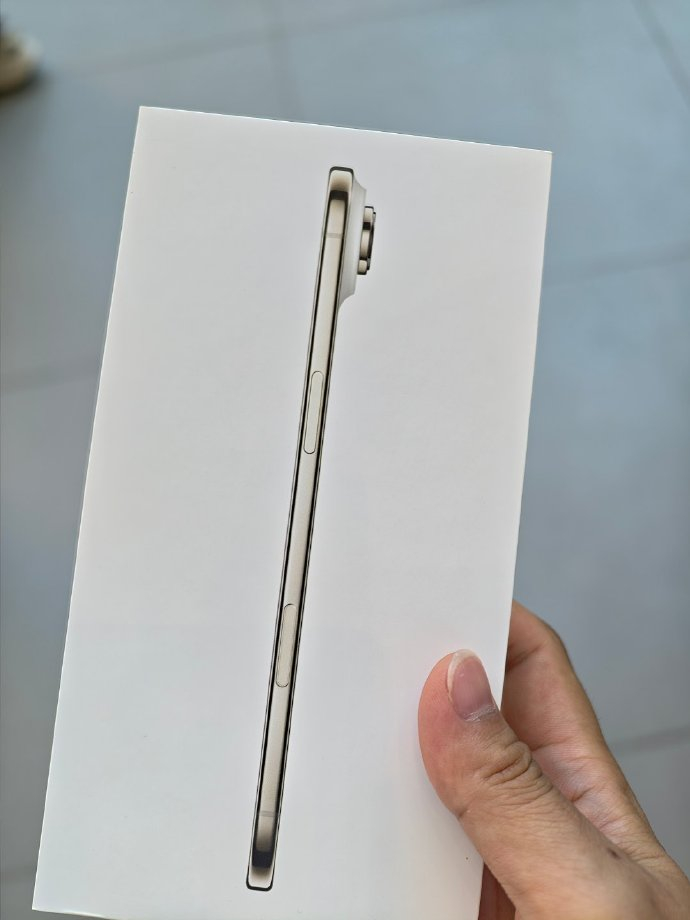 你对手机涨价脱敏了吗 如果你跟我一样首发买的iPhone Air，那你不会对手机