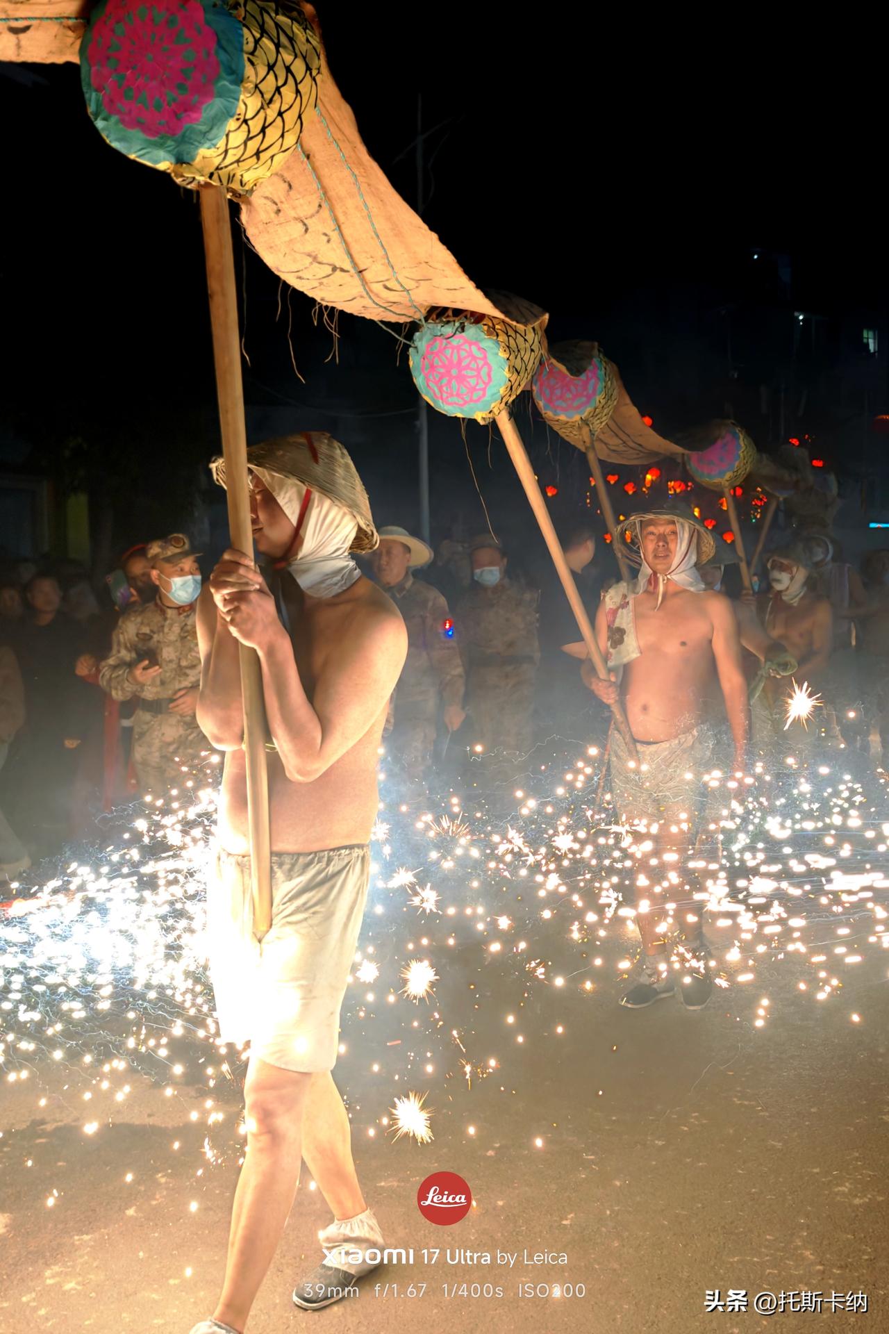 四川达川区石桥古镇，烧火龙｜千年非遗，火舞巴渠！
铁水腾空化星雨，赤膊龙腾闹元宵