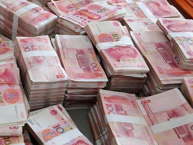 你的偏财运了，别无视。八月发大财。 