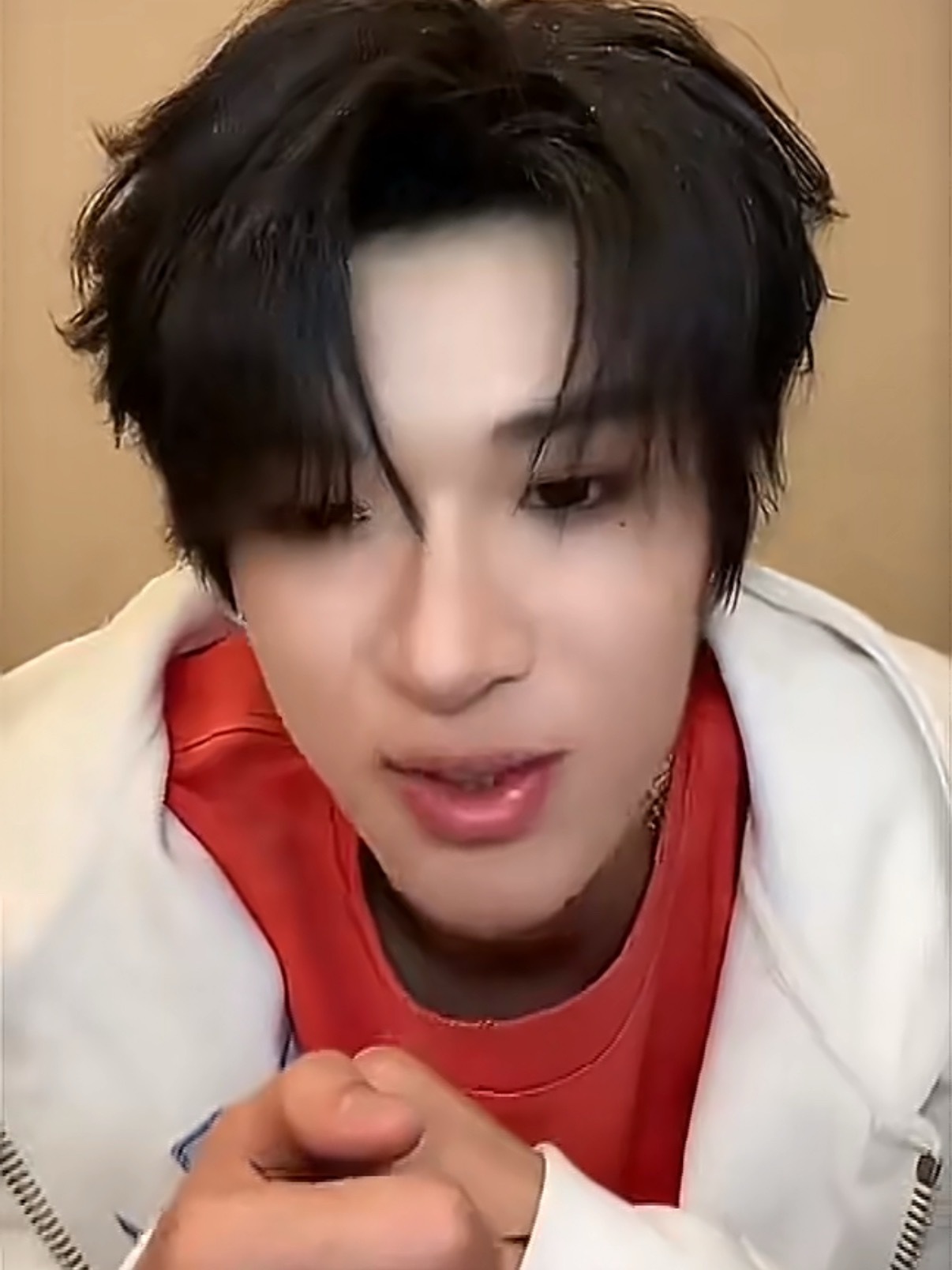 张峻豪微博营业是自己做的后期张峻豪在ai盛行的时代还坚持手搓，不愧是老艺术家hh