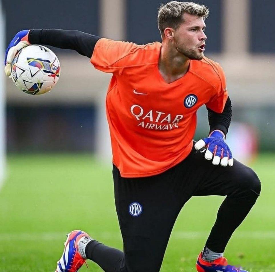 在昨天的“悲剧”之后，国际米兰[超话]门将何塞普·马丁内斯已经关闭了他的社交账号