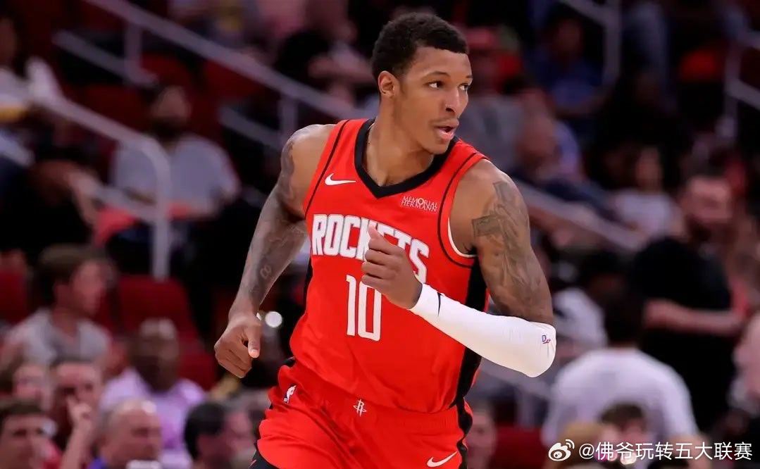 今天火箭在主场大战湖人！全场比赛，前三节两队打的难解难分。但是第四节风云突变！火