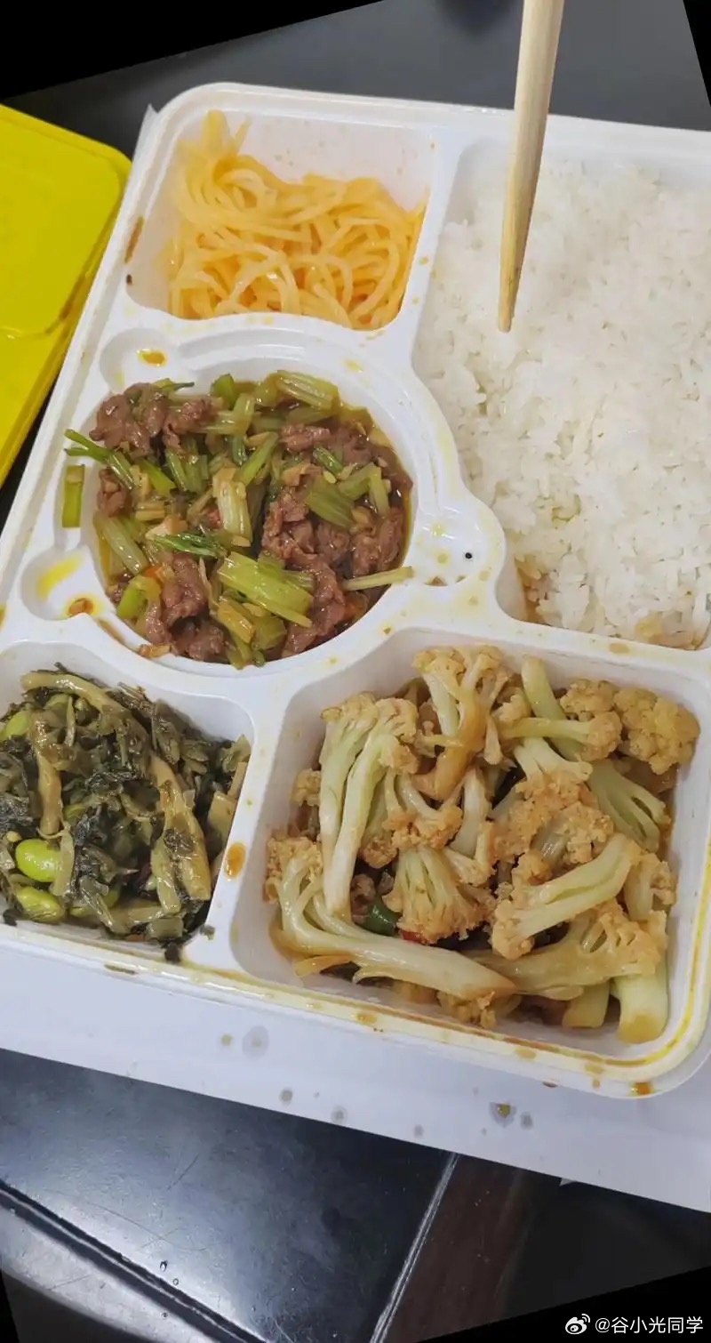 工作后才明白爸妈为什么买熟菜回家现在很多人都不做饭饭了，买熟菜都叫勤快，基本上都