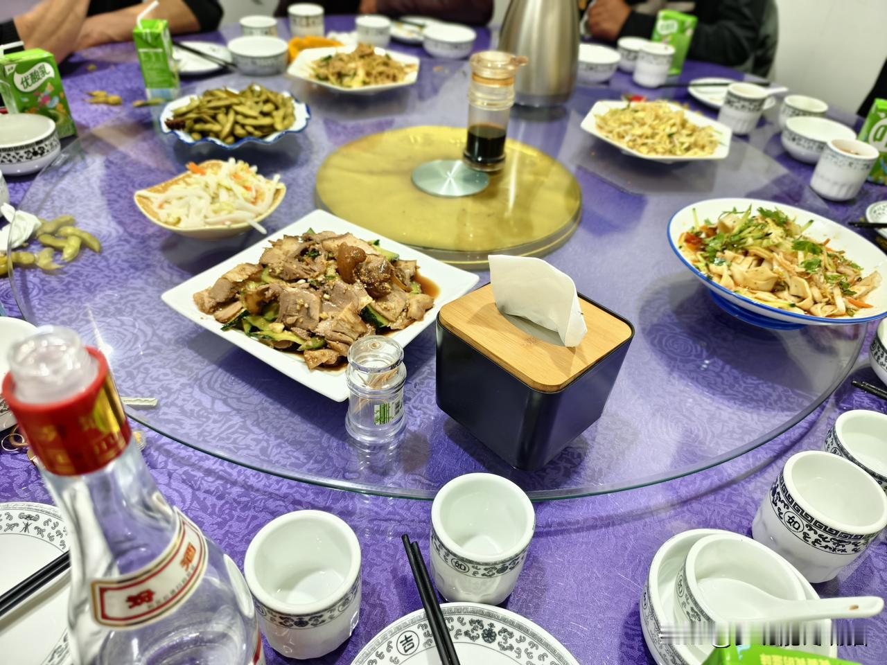 夏日生活打卡季 有句话是：有朋自远方来不亦乐乎，而现实生活中却是：人到中年不如狗