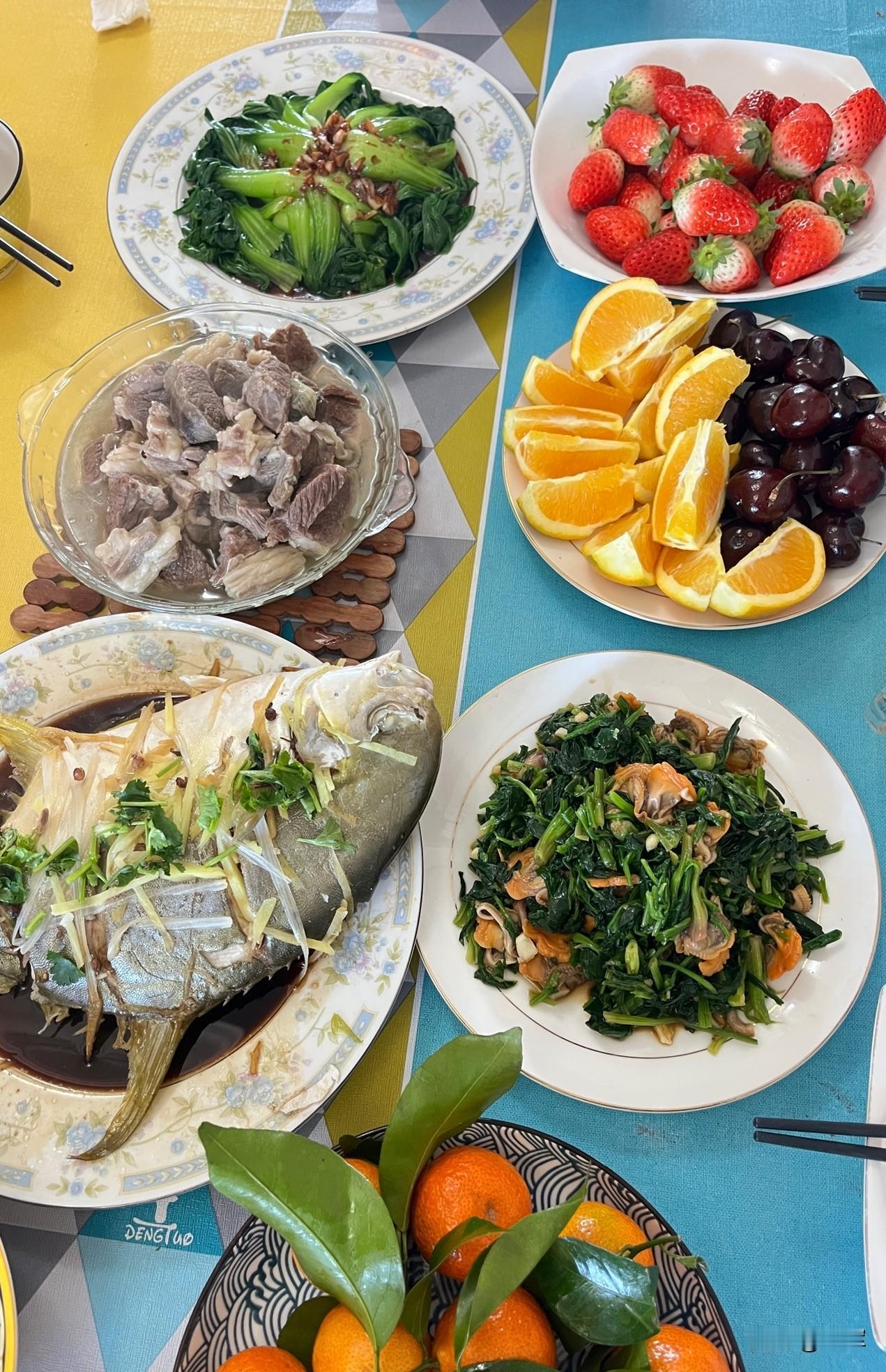 昨晚就把冰箱里的羊肉拿出来，第二天早上正好化开。

今天儿子说要回来，我早上连瑜