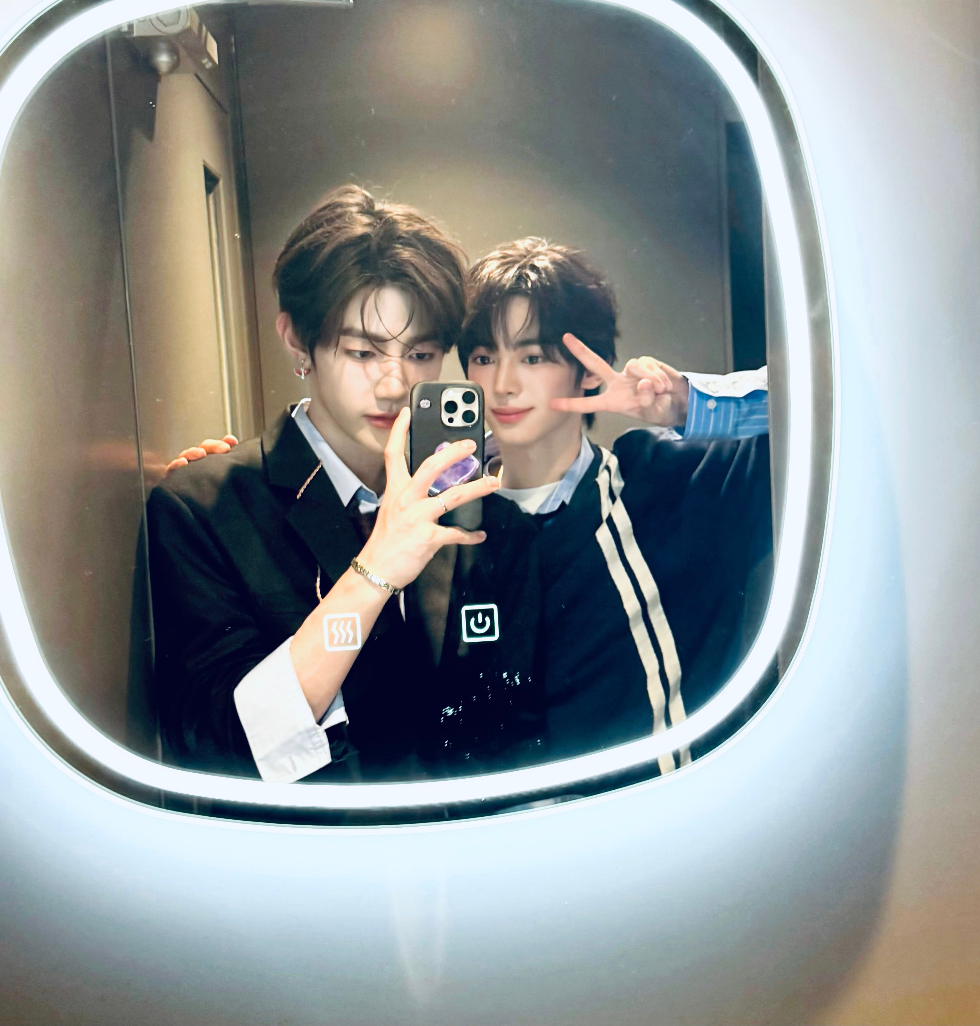 章昊韩振自拍 🖤🤳🏻 ​​​