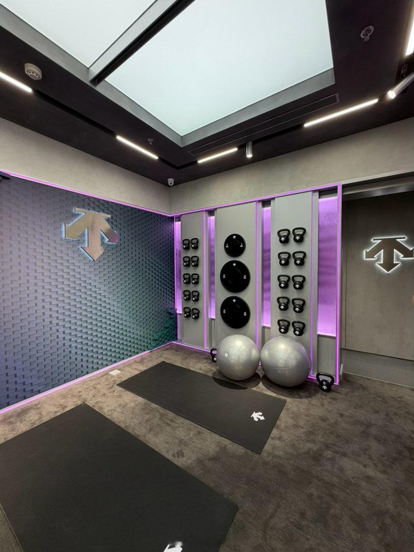 陈伟霆现身西安，于古城之巅探寻明日世界！DESCENTE迪桑特西安赛格国际购物中