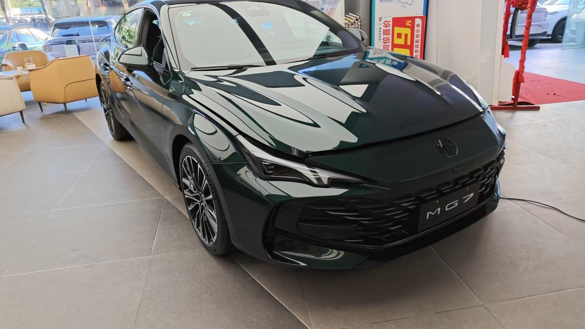 MG7 真的哪儿哪儿都帅，讲真的这颜值不心动很难，可惜试驾的时候我能听到低频声（