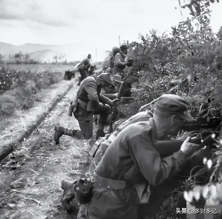 疯了？志愿军连长用河滩废铁，硬刚12辆美军坦克！
 
1951年，志愿军先头连被