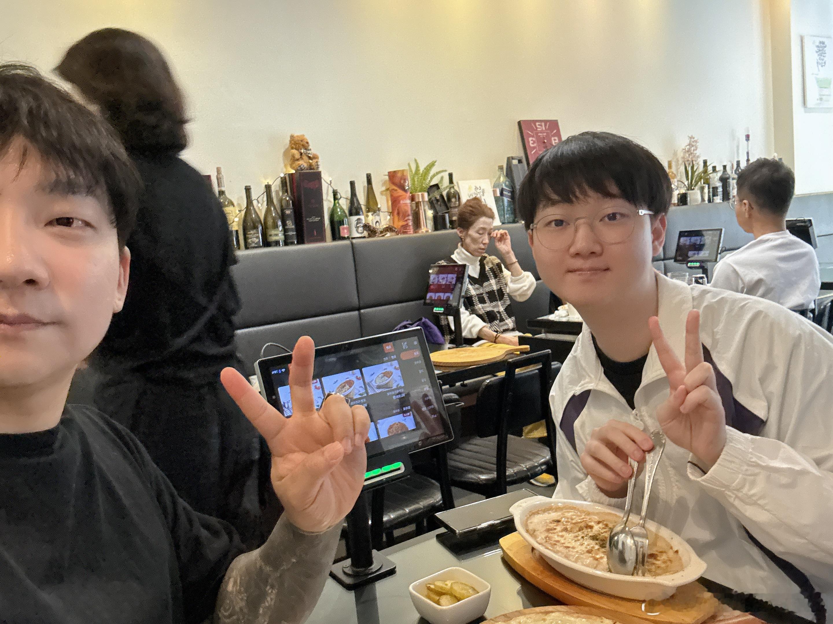 和 WE 的 Karis 选手一起期待 Karis 选手今后更加精彩的表现！Sh