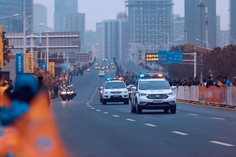 武汉警方通报“16岁男生凌晨3时许离家后未归”：搜寻工作仍在进行中据了解，该16