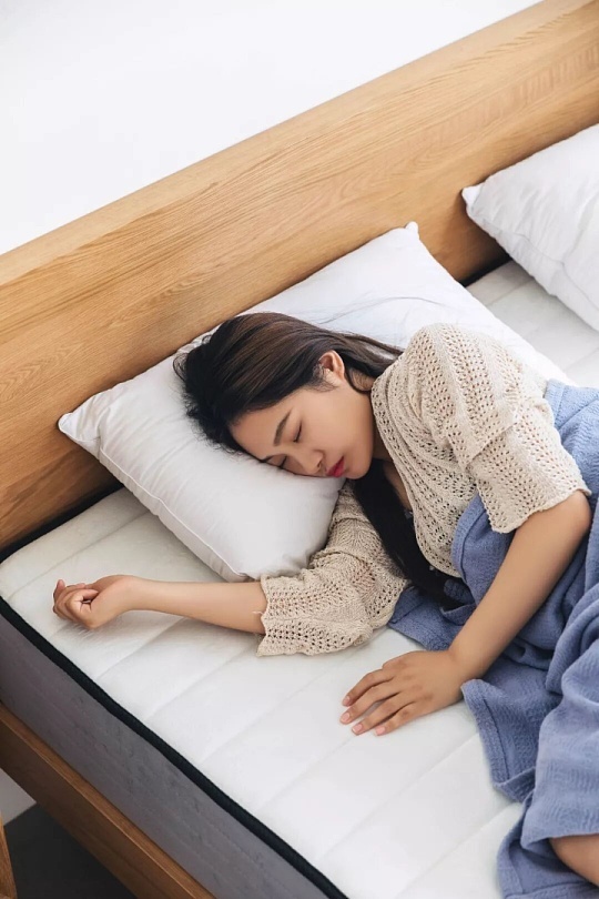 养肝四步走养肝四步走很简单：尽量23点前入睡睡够养肝血，饮食清淡少油腻、少喝酒、