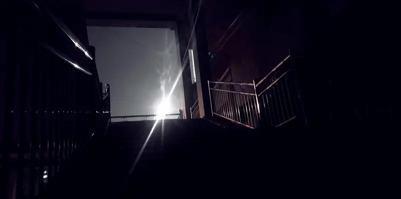 参透红尘容易,还是参透生死容易? 参透红尘和参透生死，这俩都不是容易事儿。
参透