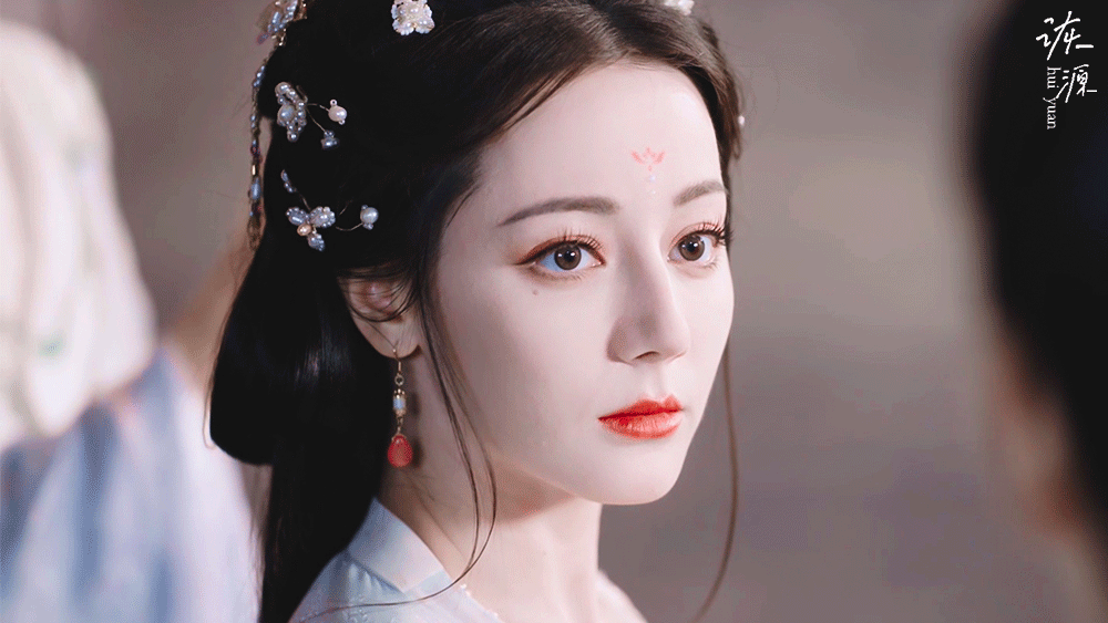 迪丽热巴 《白日提灯》贺思慕 / 动图▷EP27-06 垂发+粉衣（粉白）-撑伞