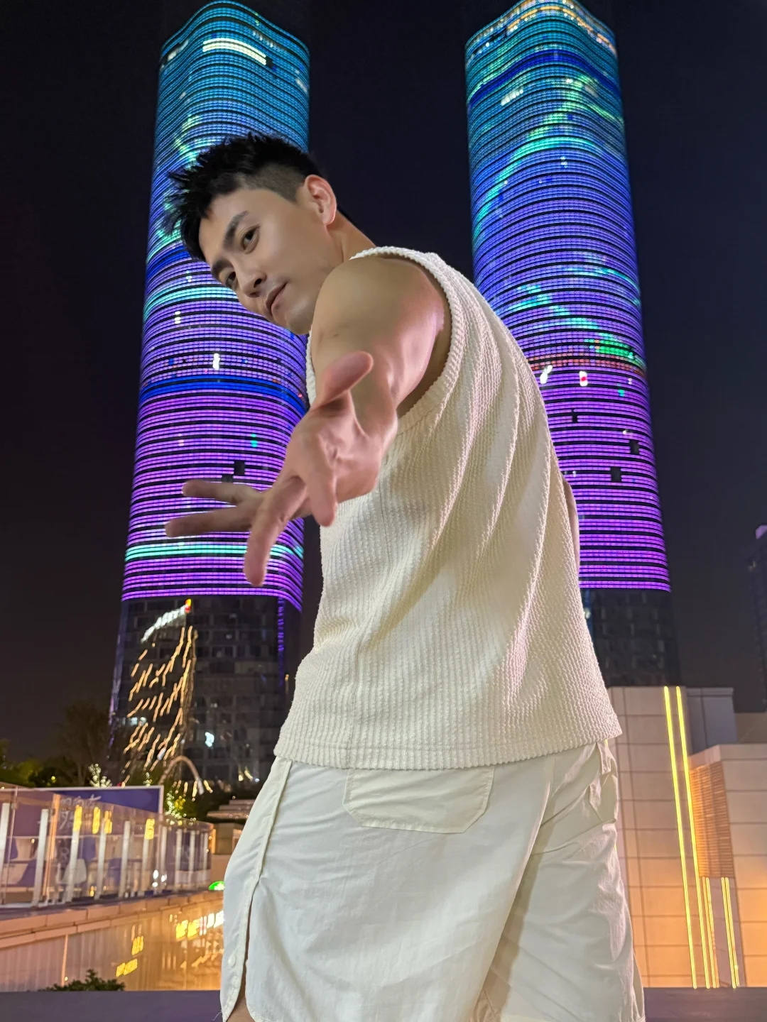 来晚了没占到前排？试试这样拍｜南昌双子塔