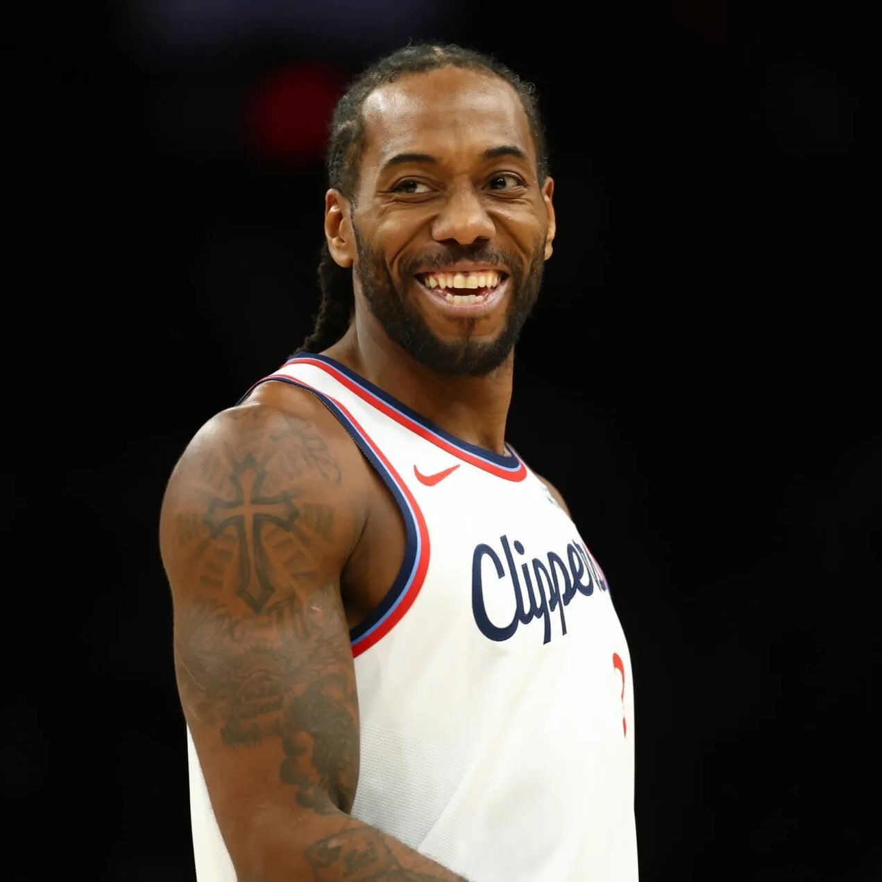 伦纳德让OG 麦丹这些联盟防守最顶的锋线在场上和木桩子一样nba