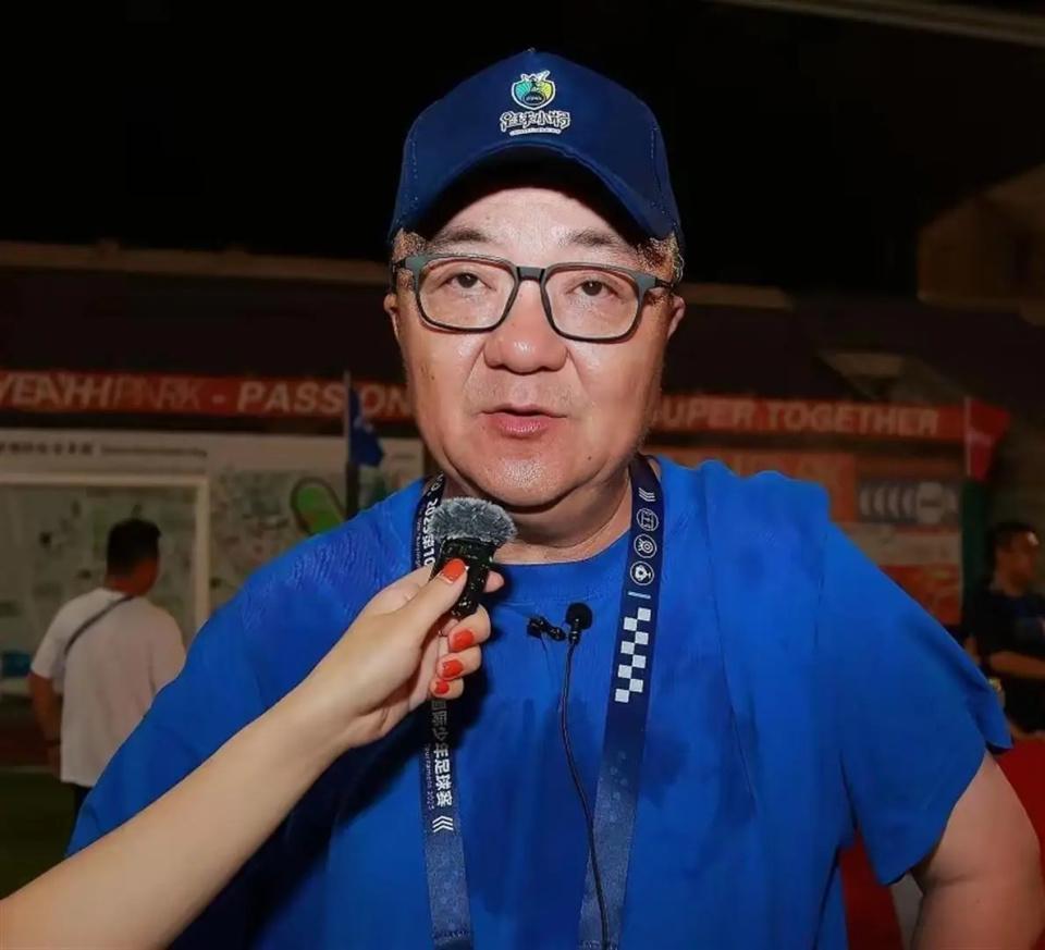 董璐李承鹏网络世界的生与死！
两位犀利哥，当初都以嬉笑怒骂的犀利风格而闻名网络世