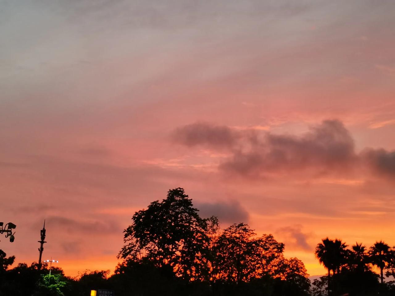 夕阳如歌

同一地方、同一时段，不同意境……