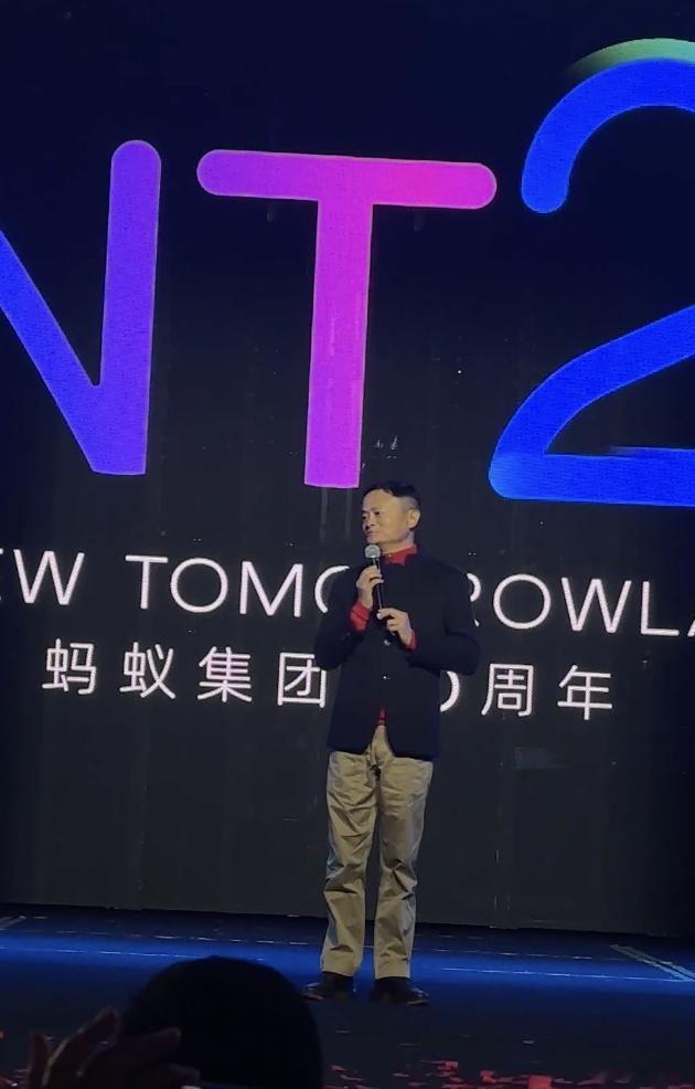 今天，在支付宝20周年生日会上，马云现场连线回忆支付宝走过的20年。他曾经说，成