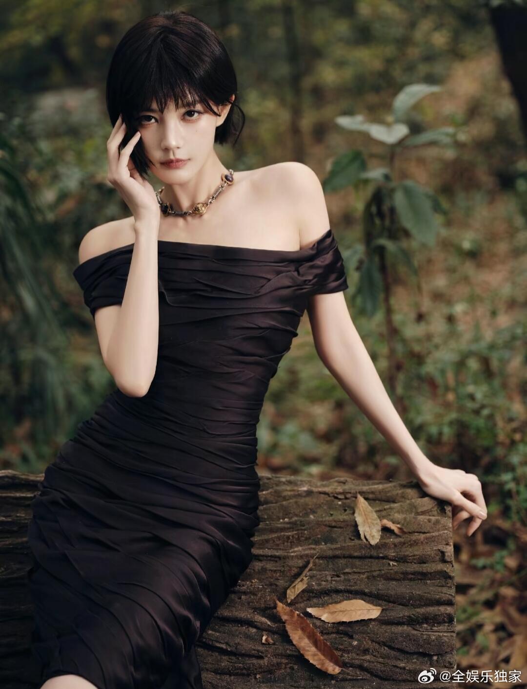 短发李一桐 芭比娃娃 李一桐这颜值太能打，短发造型尽显精致，宛如行走的芭比娃娃！