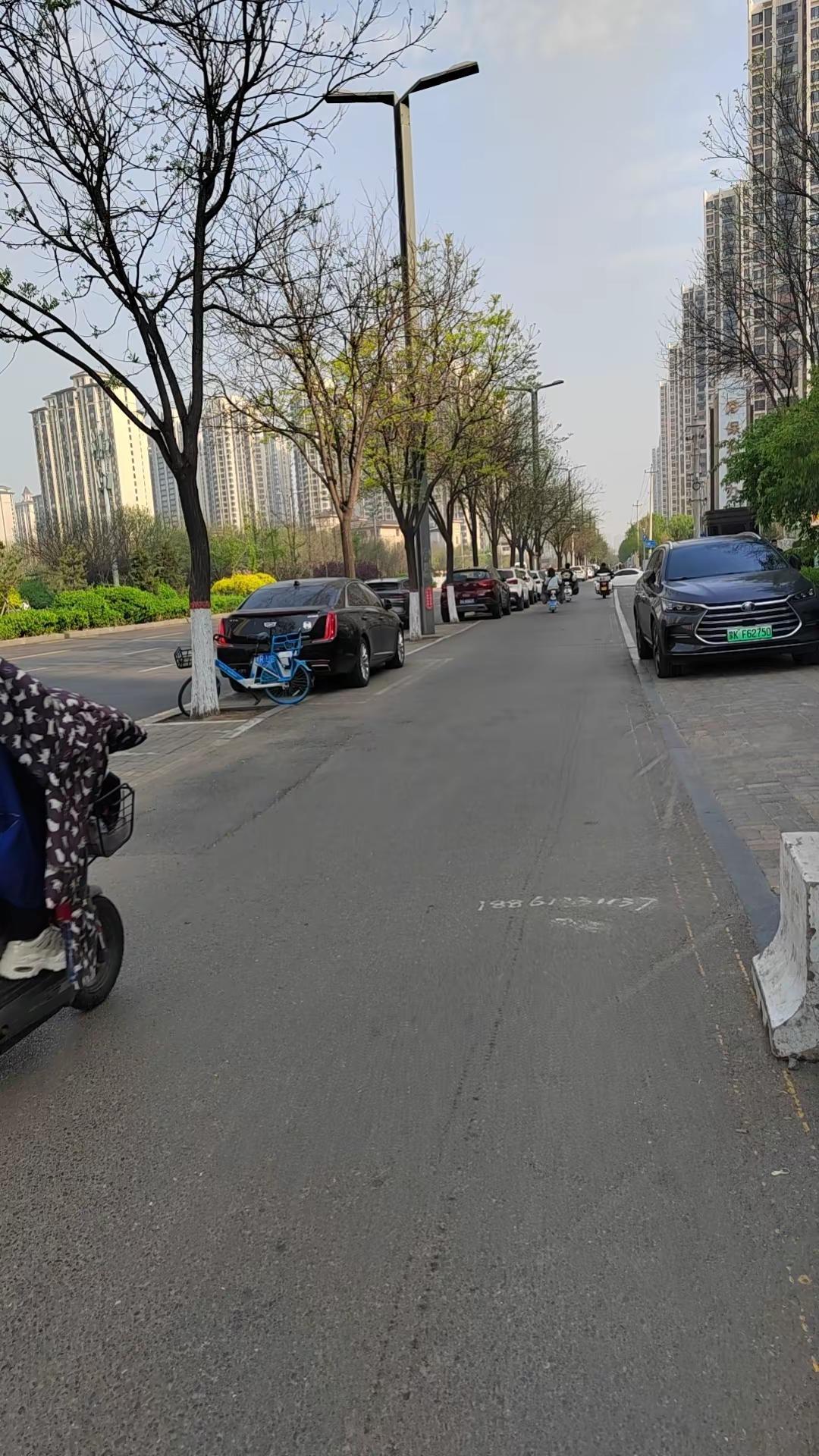 董宇辉说过：“连父母都未必能护你一生幸福，又怎能轻易相信一个毫无血缘的陌生人会给