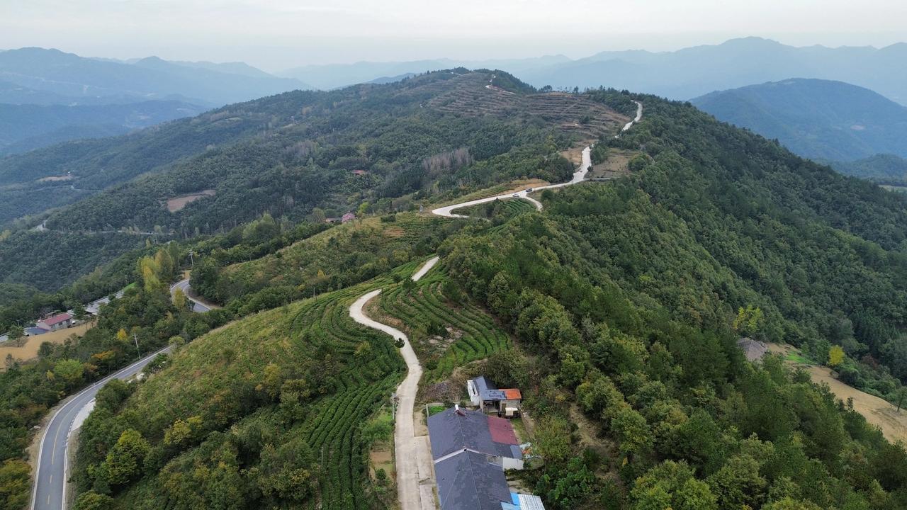 #好风景都在国道上吗#当然啦，走高速是看不到国道边的美景的。这里是南漳~保康曾经