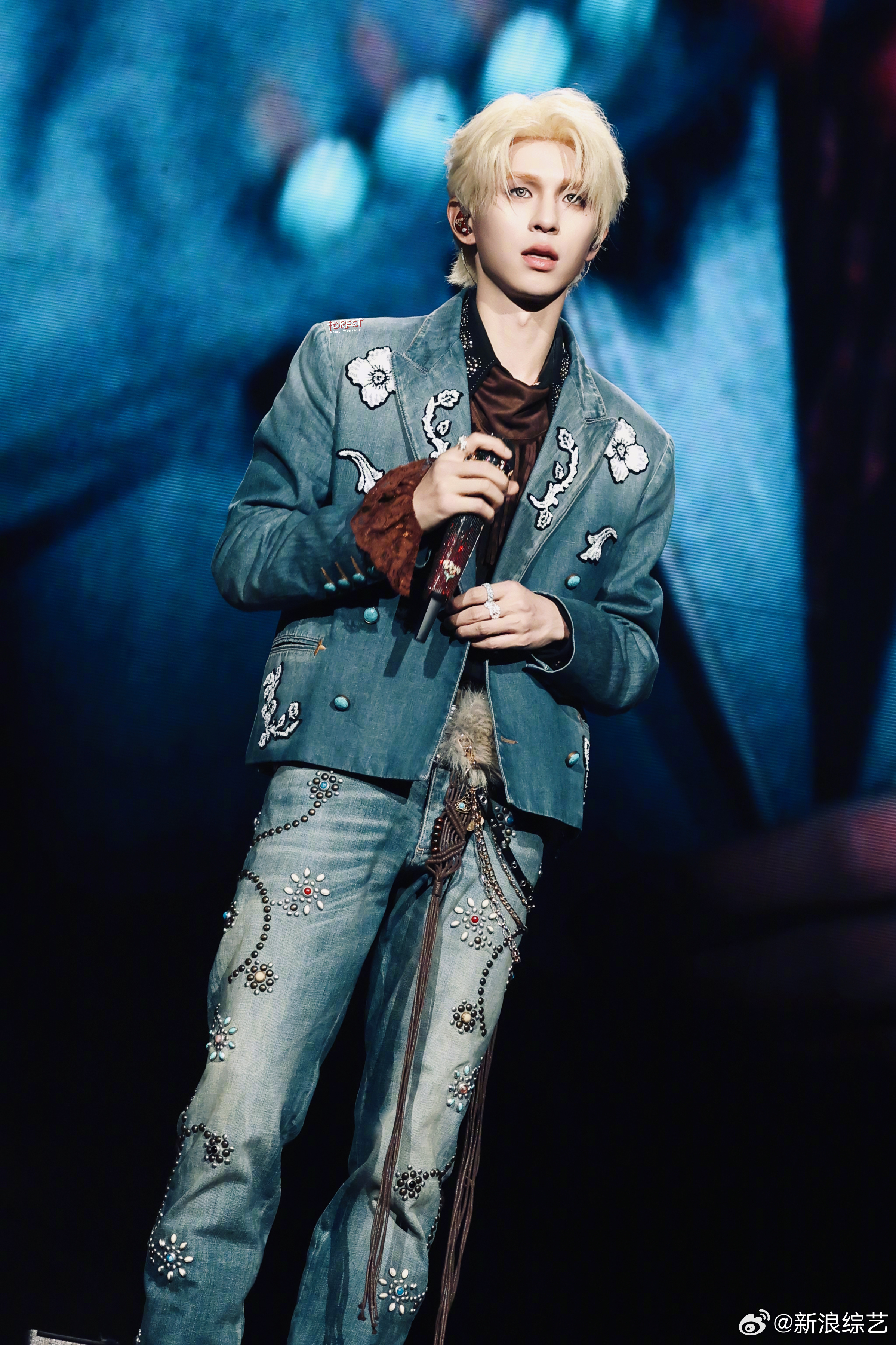 一年一度愚人节站姐团建 活动进行中，欢迎我们的爸爸 常驻嘉宾飞行嘉宾cr：